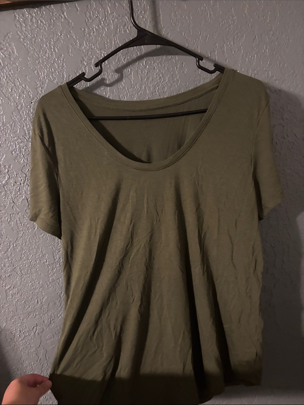 Women’s size L brand Anna Olive Green Scoop Neck Tee